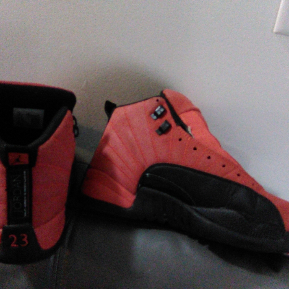 Shoes - Picture 3 of 4
